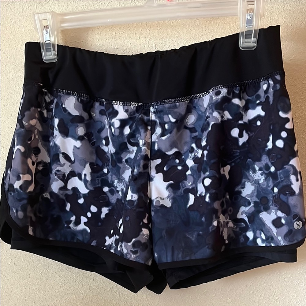 Women's Black and Gray Patterned Shorts